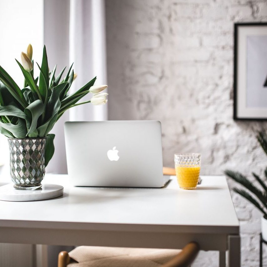 kaboompics_Stylish workspace with Macbook Pro